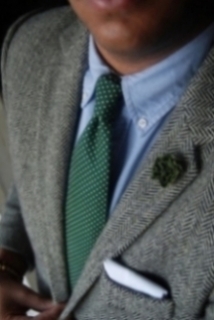 green-pin-dot-tie